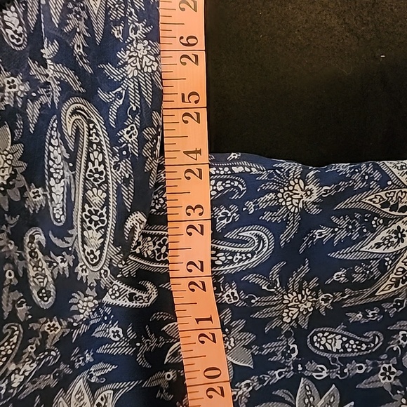 Ann Taylor Blue Paisley ruffle Blouse sz Large - Picture 8 of 8